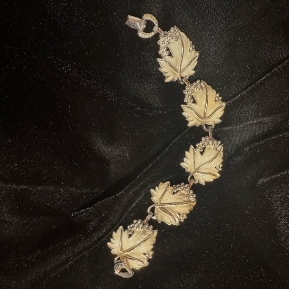 Elegant Silver / White Enamal Leaf Bracelet - Picture 2 of 11